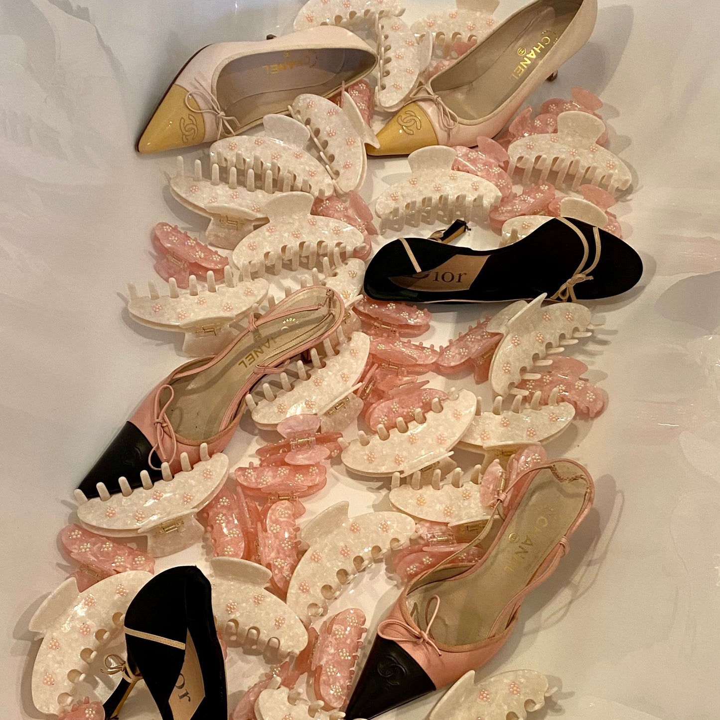 Pearl marble bloom claw clip