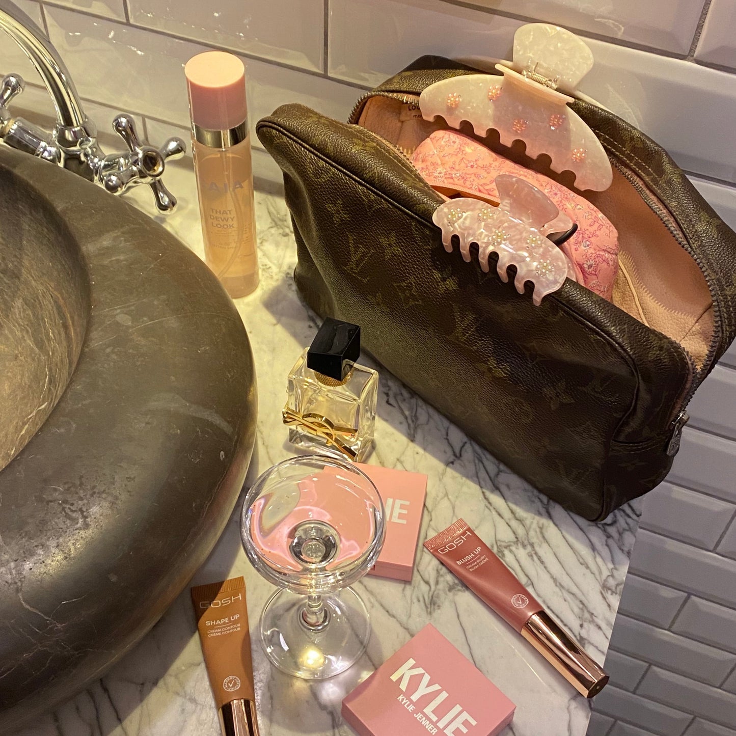 Pearl marble bloom claw clip